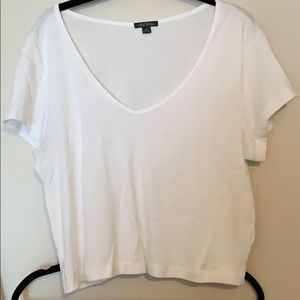 white cropped tee